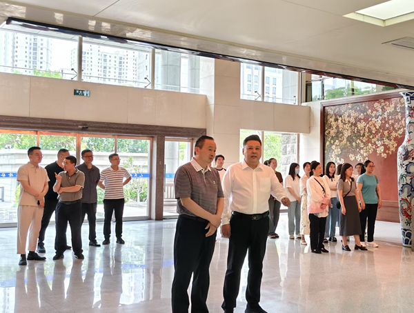市商务局开展“迎七一”廉政教育主题党日活动